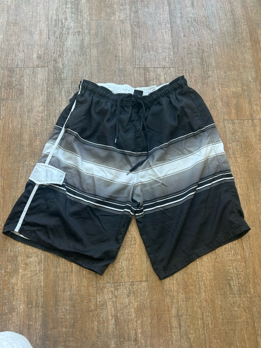 MENS STRIPED SWIM TRUNKS